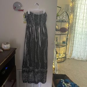 Sleeveless long summer dress black and white with some sparkles on top